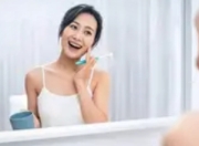 不刷牙睡觉VS不刷牙吃早餐，哪个更伤身？答案出乎意料